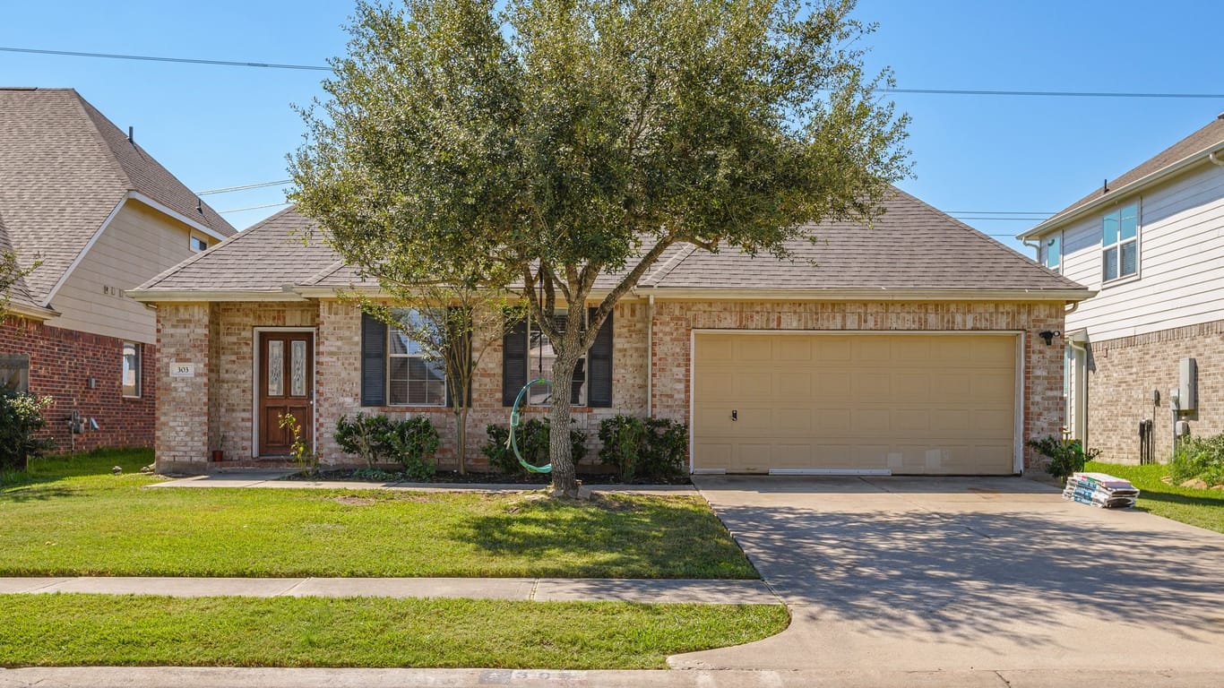 Alvin 1-story, 4-bed 303 Lake Line Drive-idx