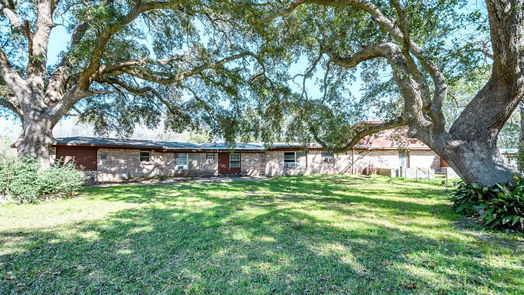 Anahuac 2-story, 6-bed 800 Oak Street-idx