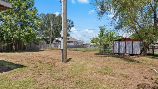 Anahuac 1-story, 3-bed 1215 Trinity Street-idx