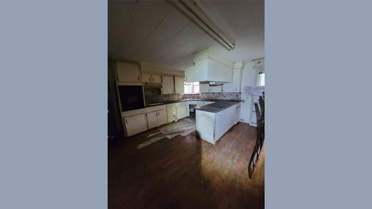 Anahuac 1-story, 4-bed 801 Trinity Street-idx