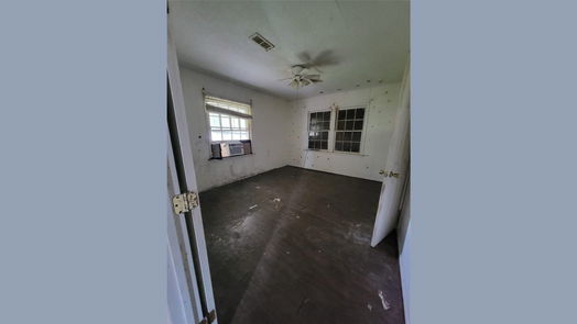 Anahuac 1-story, 4-bed 801 Trinity Street-idx
