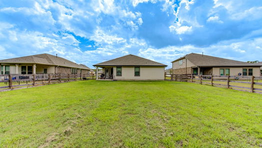 Anahuac 1-story, 4-bed 514 Kickapoo Drive Drive-idx