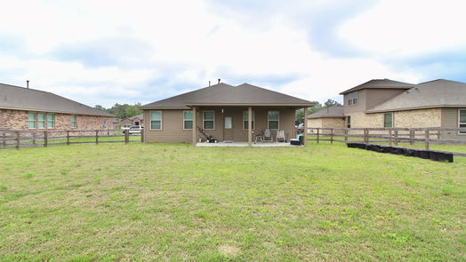 Anahuac 1-story, 3-bed 213 Kickapoo Drive-idx