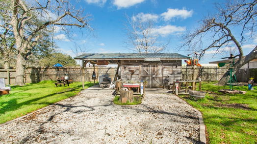 Angleton 1-story, 3-bed 409 E Locust Street-idx