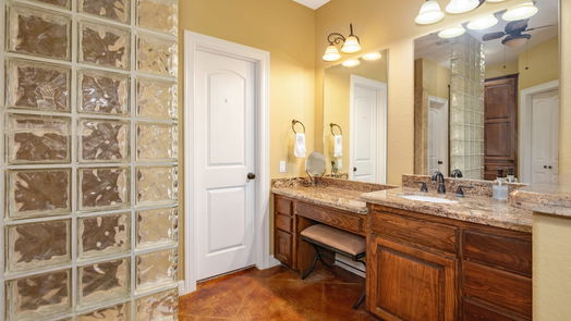 Angleton 1-story, 3-bed 1009 Heritage Oaks Drive-idx