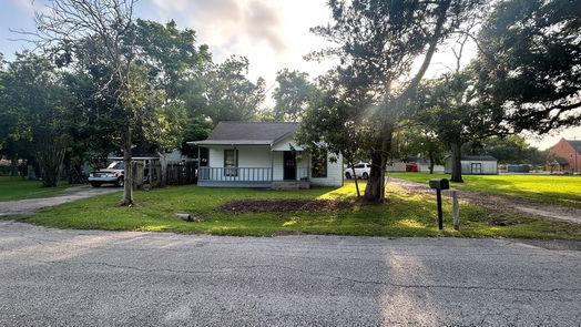 Angleton 2-story, 2-bed 320 S Arcola Street-idx