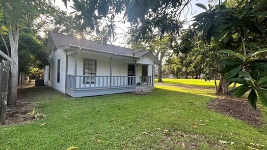 Angleton 2-story, 2-bed 320 S Arcola Street-idx