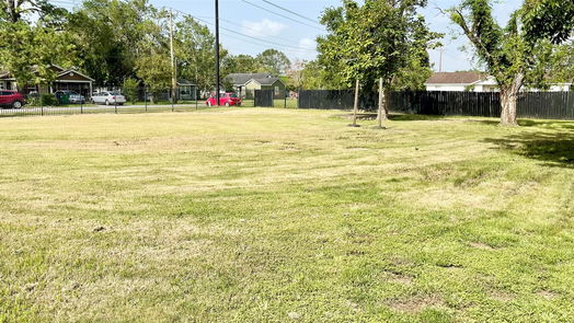 Angleton 1-story, 3-bed 629 W Locust Street-idx