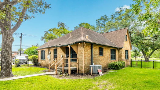 Angleton 1-story, 3-bed 229 E Cedar Street-idx