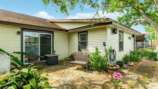 Angleton 1-story, 3-bed 131 Bastrop Bayou Drive-idx