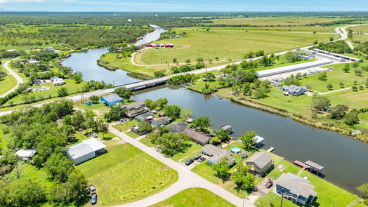 Angleton 1-story, 3-bed 131 Bastrop Bayou Drive-idx