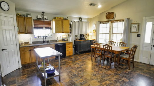 Angleton 1-story, 3-bed 184 Pony Trail Street-idx