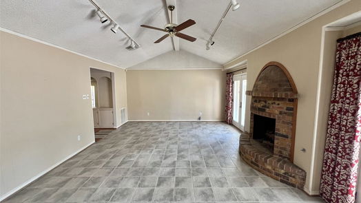 Angleton 1-story, 3-bed 302 Silver Saddle Drive-idx