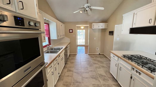 Angleton 1-story, 3-bed 302 Silver Saddle Drive-idx