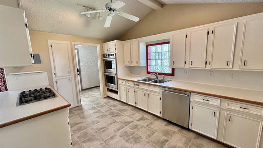 Angleton 1-story, 3-bed 302 Silver Saddle Drive-idx