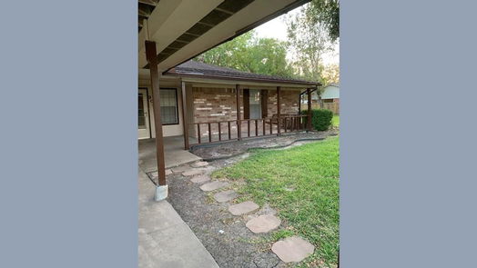Angleton null-story, 3-bed 300 La Laja Drive-idx