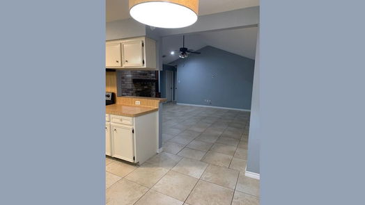 Angleton null-story, 3-bed 300 La Laja Drive-idx