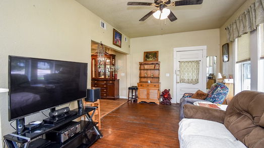 Angleton 2-story, 4-bed 401 E Myrtle Street-idx