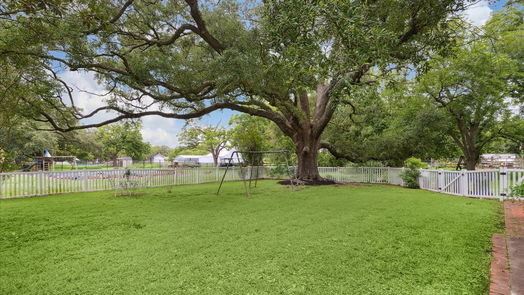 Angleton 2-story, 5-bed 600 S Walker Street-idx