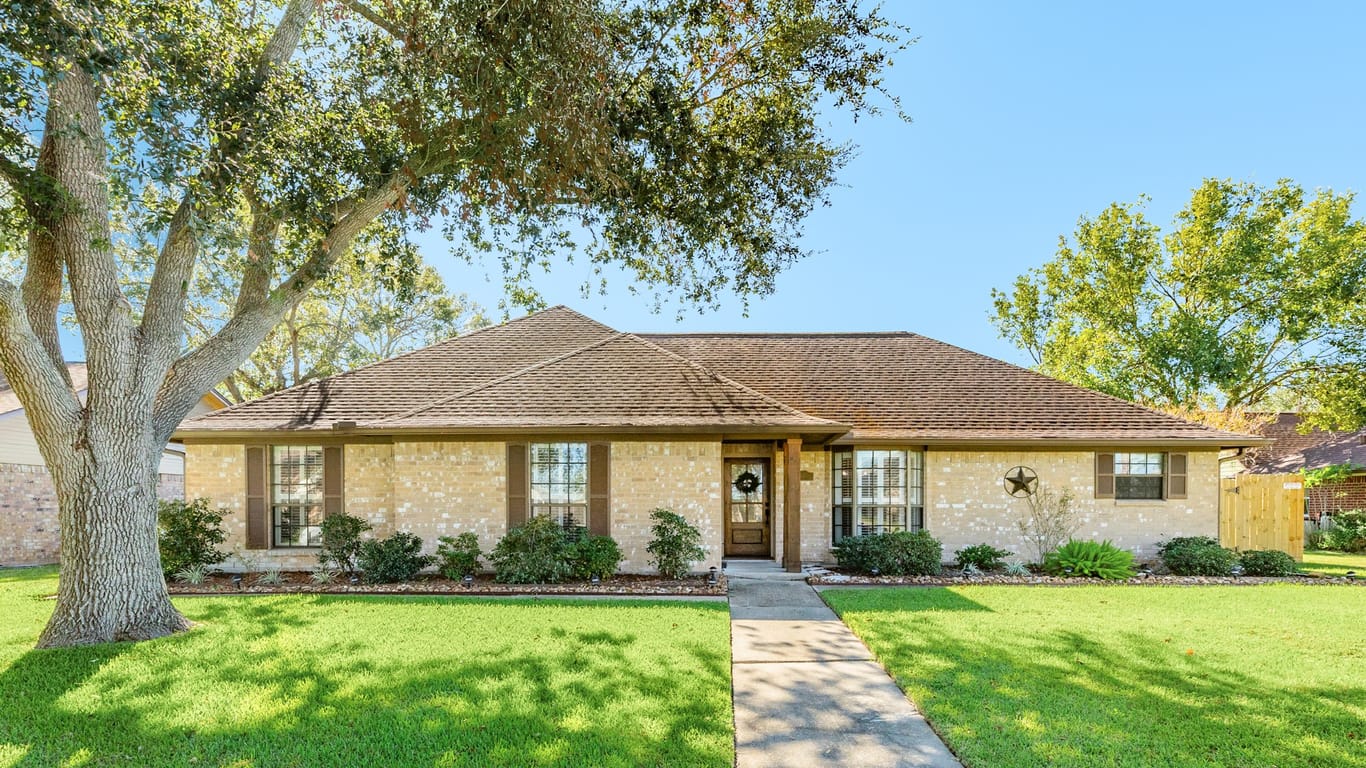 Angleton null-story, 3-bed 33 N Erik Drive-idx