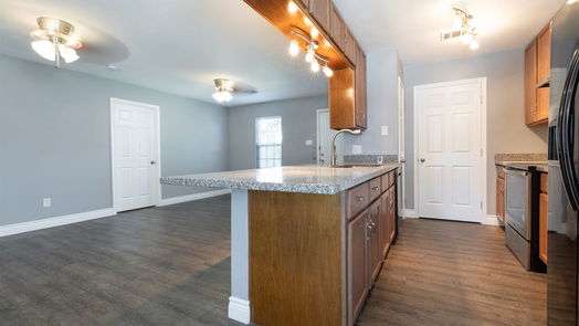 Baytown 1-story, 3-bed 204 W James Street-idx