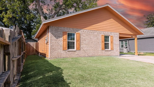 Baytown 1-story, 3-bed 204 W James Street-idx