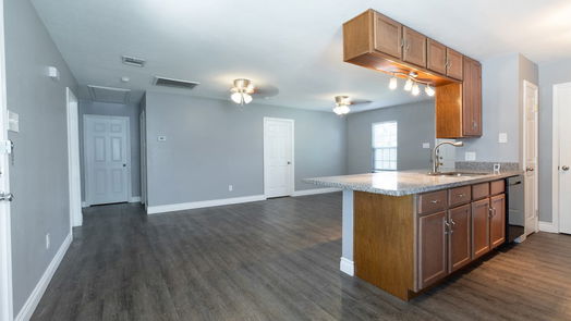 Baytown 1-story, 3-bed 204 W James Street-idx