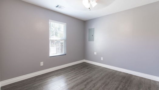 Baytown 1-story, 3-bed 204 W James Street-idx