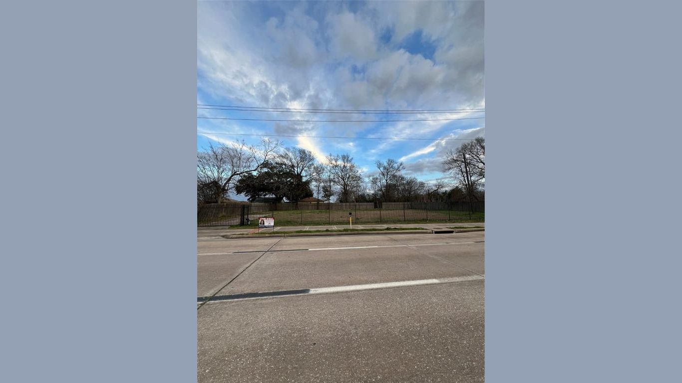 Baytown null-story, null-bed 302 N Highway 146-idx