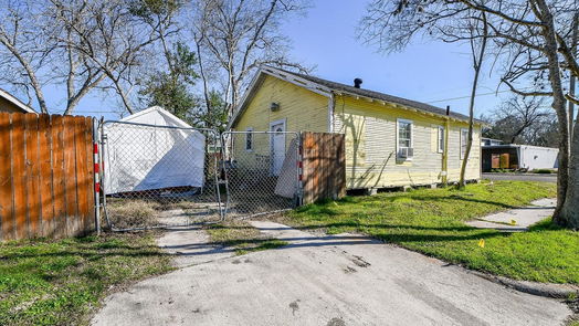 Baytown 1-story, 3-bed 10 N 3rd Street-idx