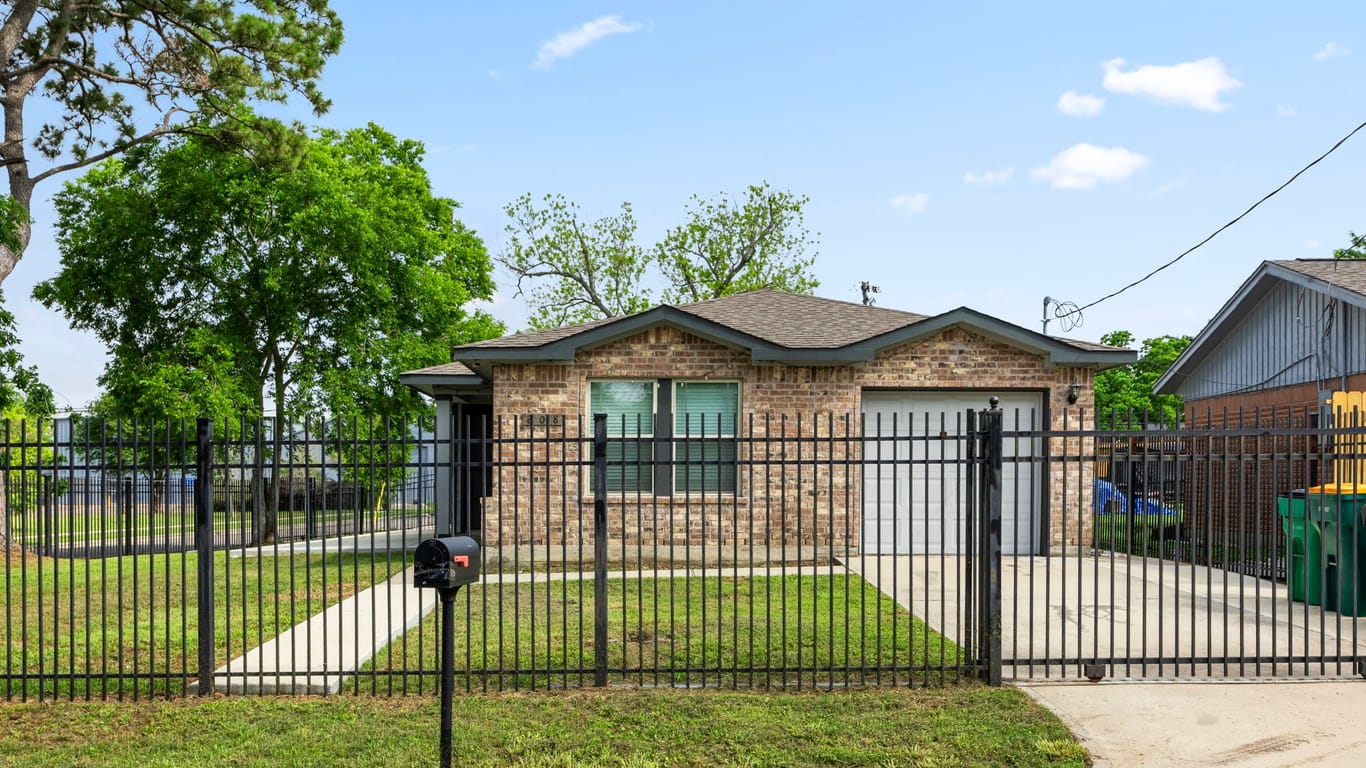 Baytown 1-story, 3-bed 808 W Cleveland Street-idx