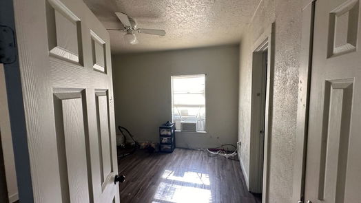 Baytown 1-story, 2-bed 119 W Main Street-idx