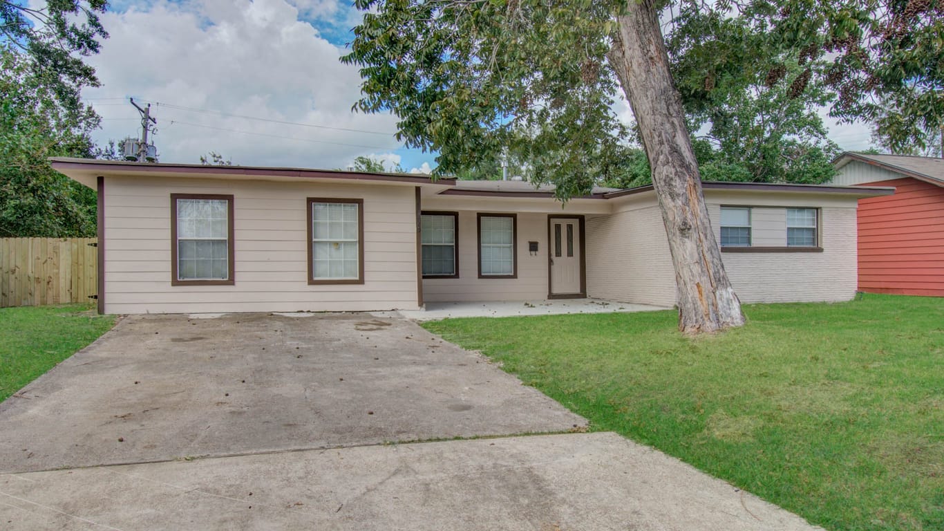 Baytown 1-story, 4-bed 1006 W lobit ave-idx