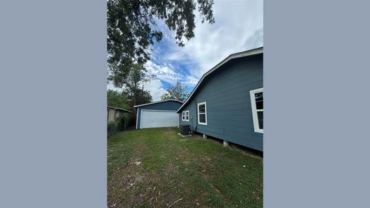 Baytown 1-story, 2-bed 302 Travis Street-idx