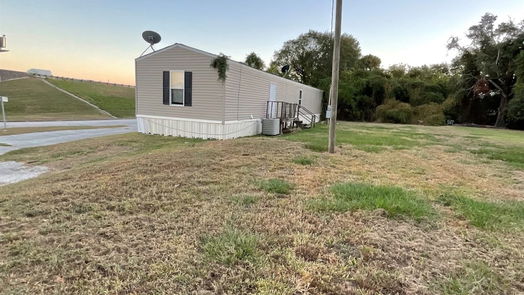 Baytown 1-story, 3-bed 1907 W Main Street-idx