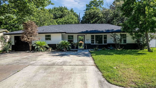 Baytown 1-story, 3-bed 608 W Lobit Street-idx