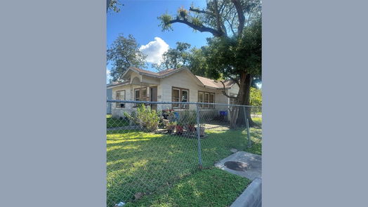 Baytown null-story, 3-bed 101 E James Street-idx