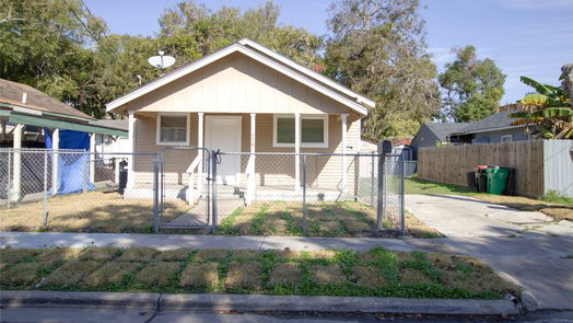 Baytown 1-story, 2-bed 518 E Adoue Street-idx