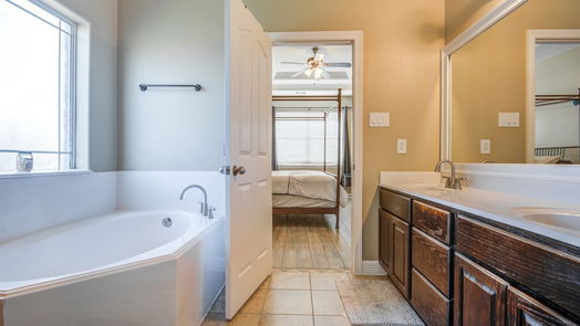 Mont Belvieu 2-story, 5-bed 14022 Martinique Lane-idx