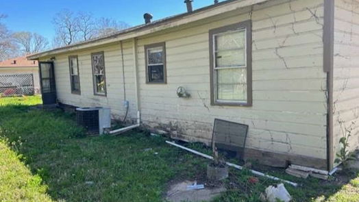 Clute null-story, 3-bed 1156 2nd Street-idx