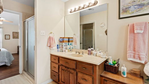 Clute 2-story, 4-bed 105 Concord Avenue-idx
