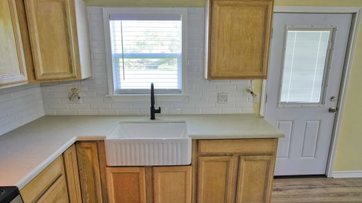 Clute null-story, 3-bed 1116 Lake Street-idx