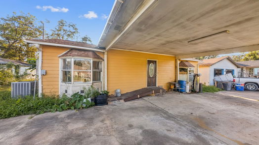 Clute null-story, 3-bed 722 Saint Anne Street-idx
