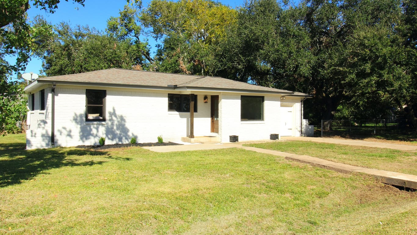 Clute null-story, 3-bed 300 Dorsett Street-idx