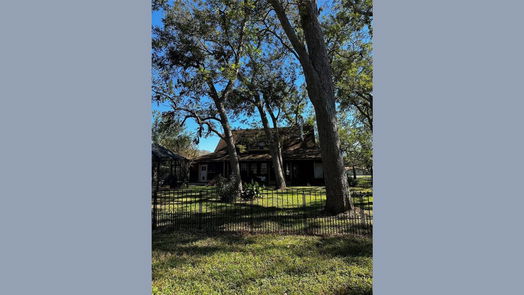 Clute 2-story, 3-bed 1612 E Kyle Road-idx