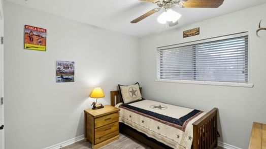 Danbury null-story, 3-bed 1510 Avenue B-idx