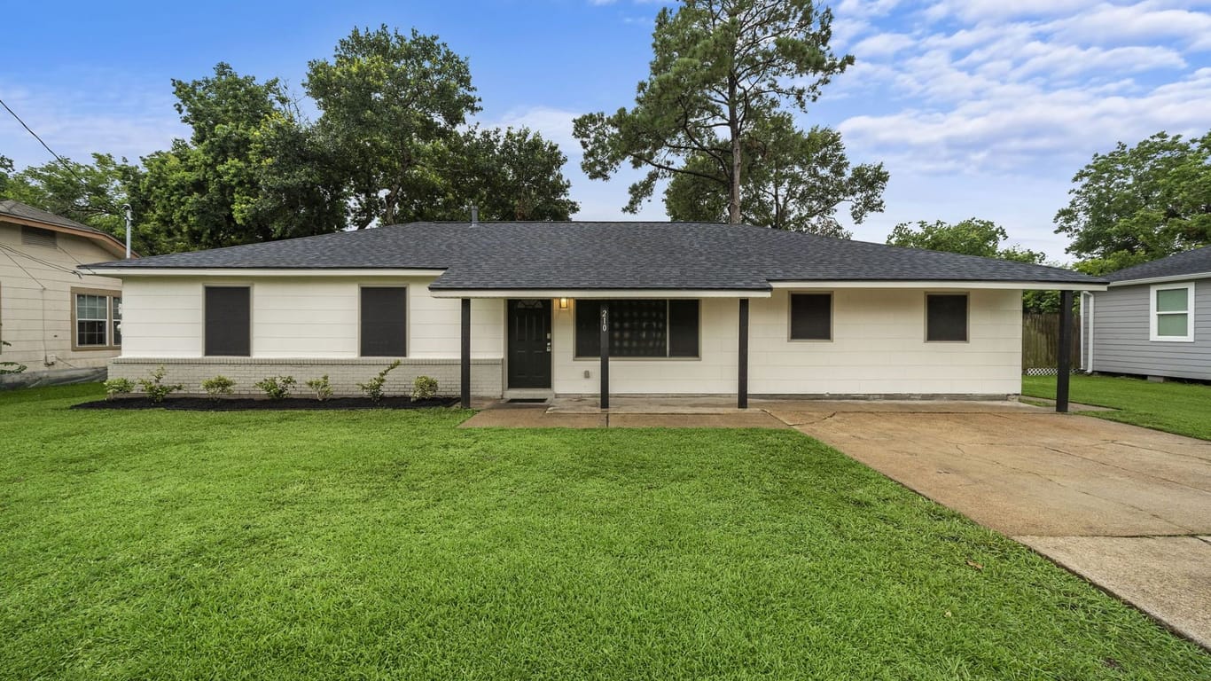 Deer Park 1-story, 4-bed 210 E 3rd Street-idx