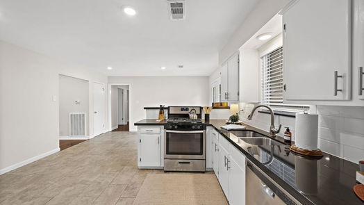 Deer Park 1-story, 4-bed 210 E 3rd Street-idx