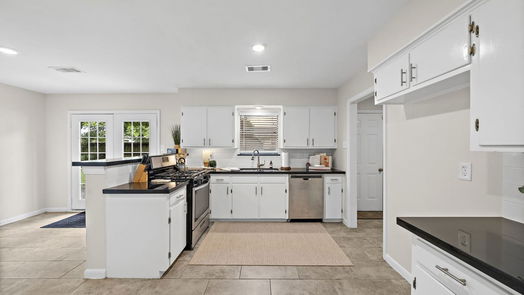 Deer Park 1-story, 4-bed 210 E 3rd Street-idx