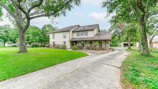 Dickinson 2-story, 5-bed 210 W Bayou Drive-idx